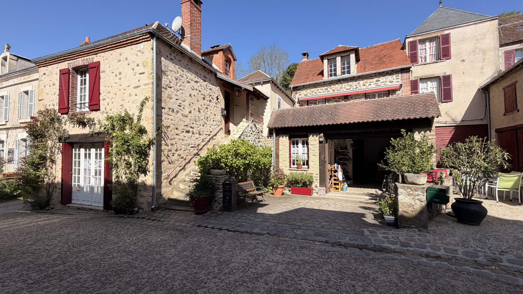 Propriété de charme au coeur de Gargilesse-Dampierre, haut li