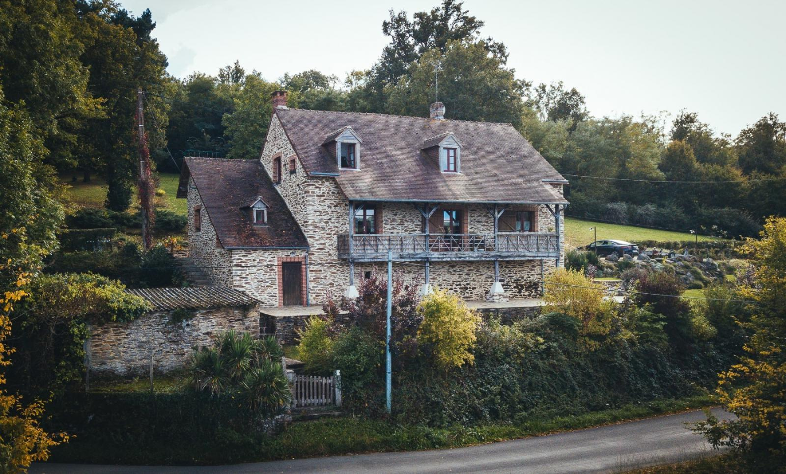 En exclusivité Magnifique propriété au bord du lac d'EGUZON